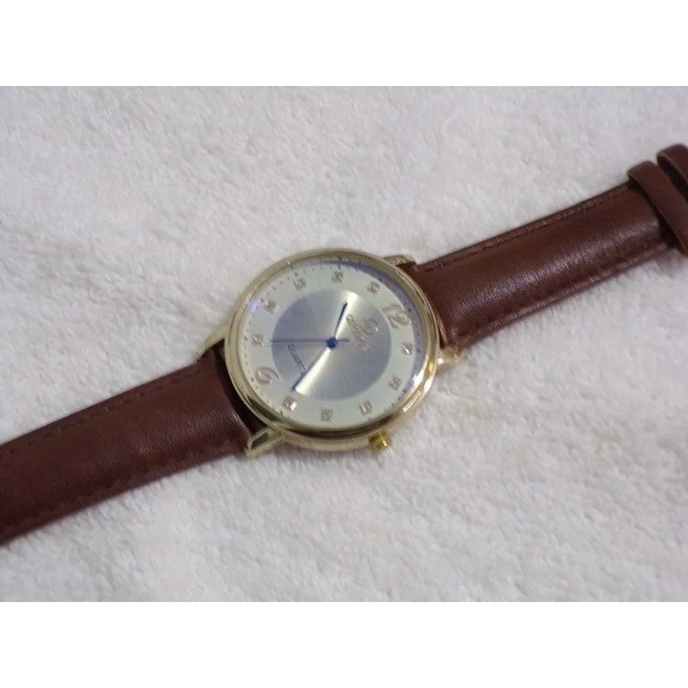 Geridun Men's Leather Band Quartz Watch w/Gold Tones 1 1/2